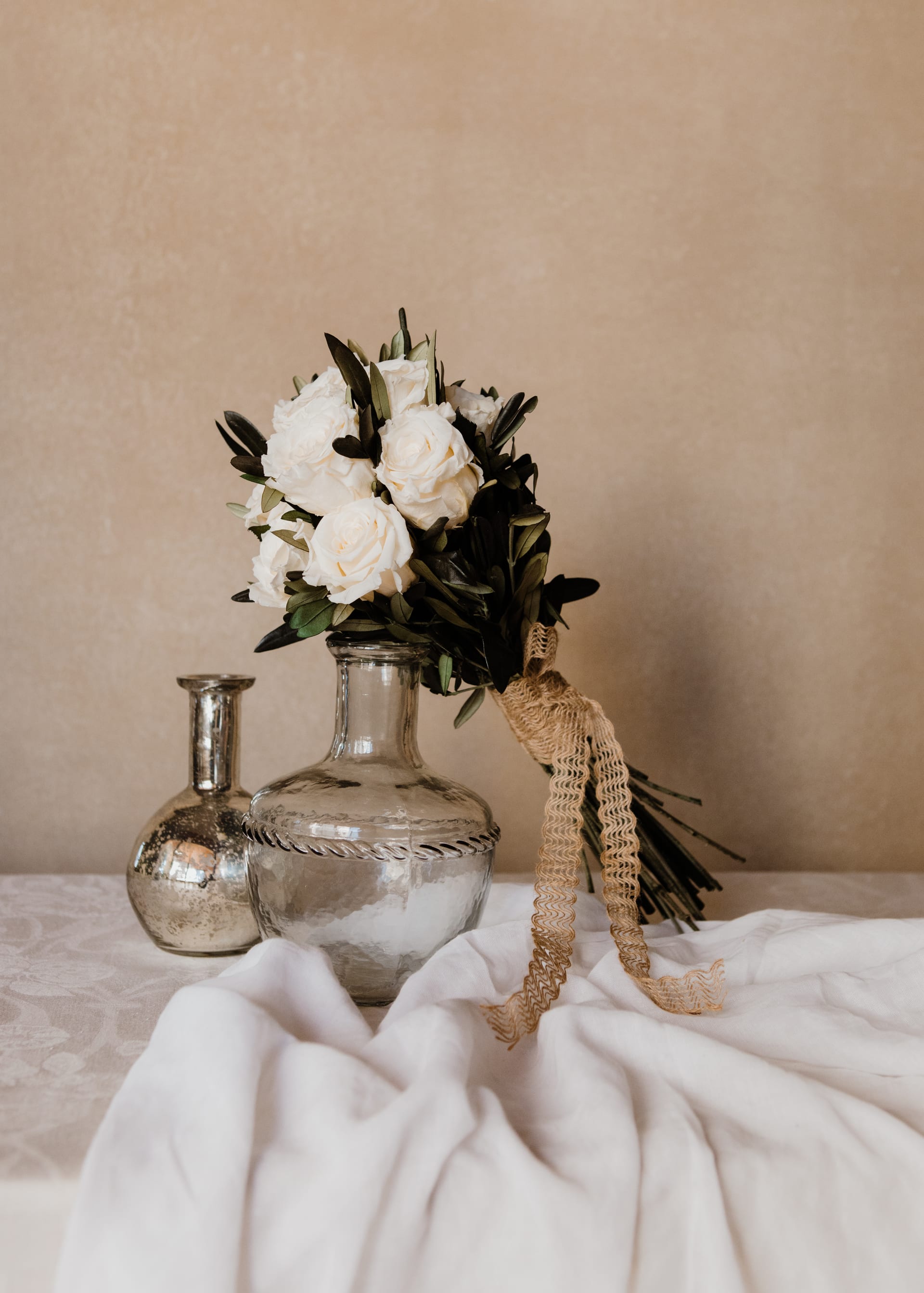 RAMO DE NOVIA DE ROSAS Y OLIVO PRESERVADO