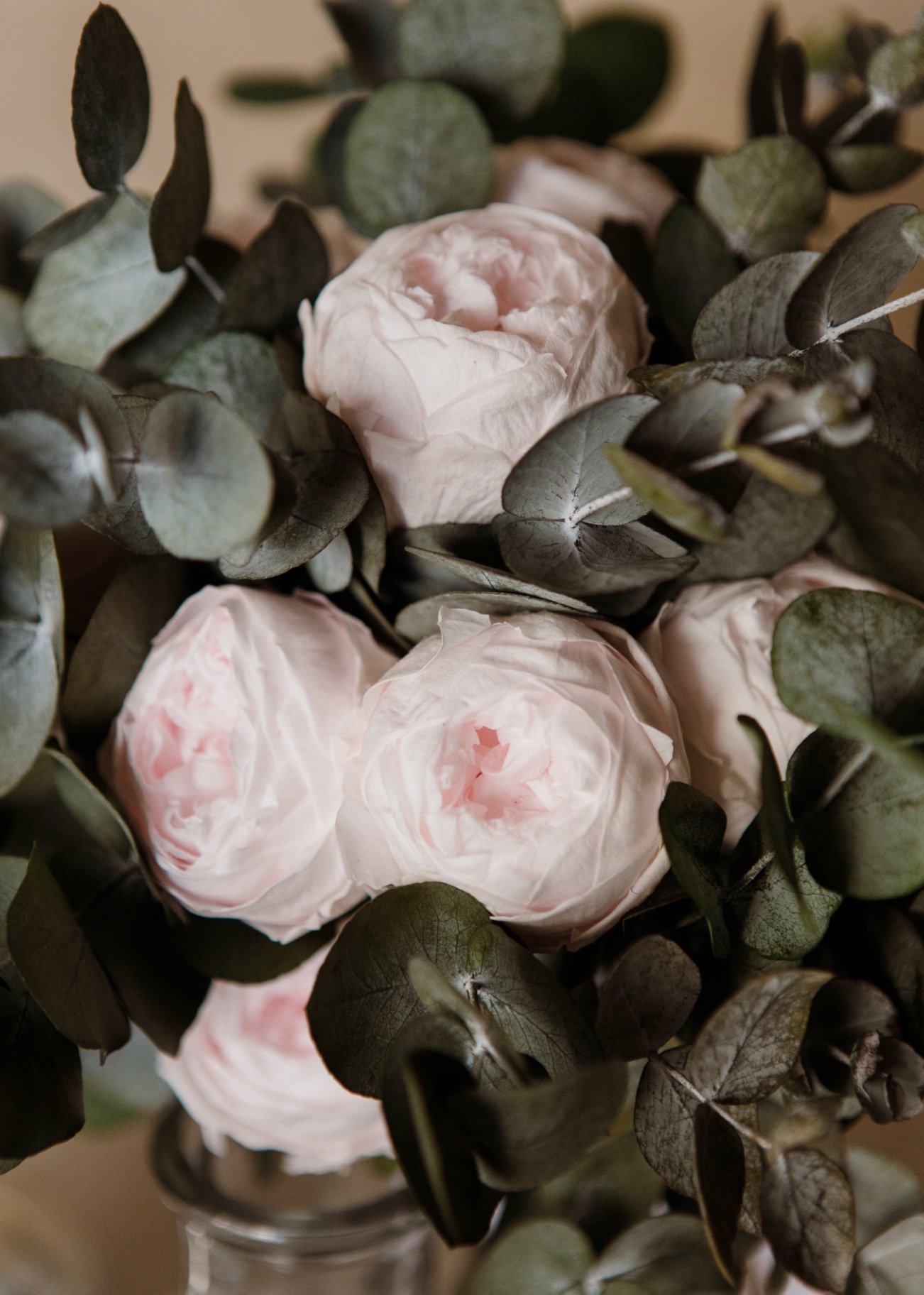 RAMO DE NOVIA DESENFADADO DE PEONIAS Y EUCALIPTO
