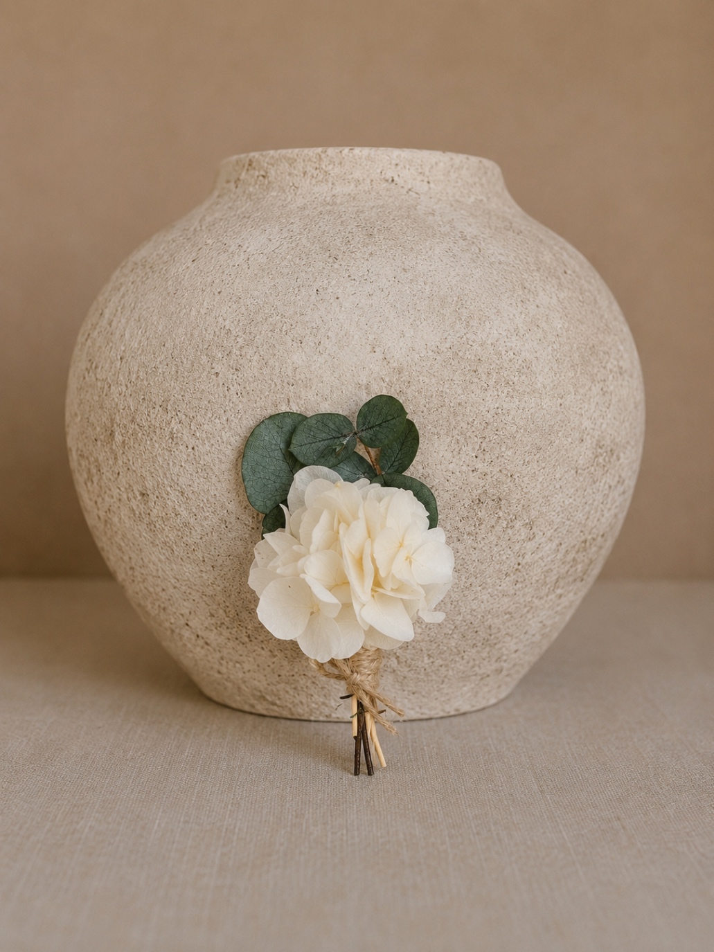 PRENDIDO HORTENSIA BLANCA Y EUCALIPTO